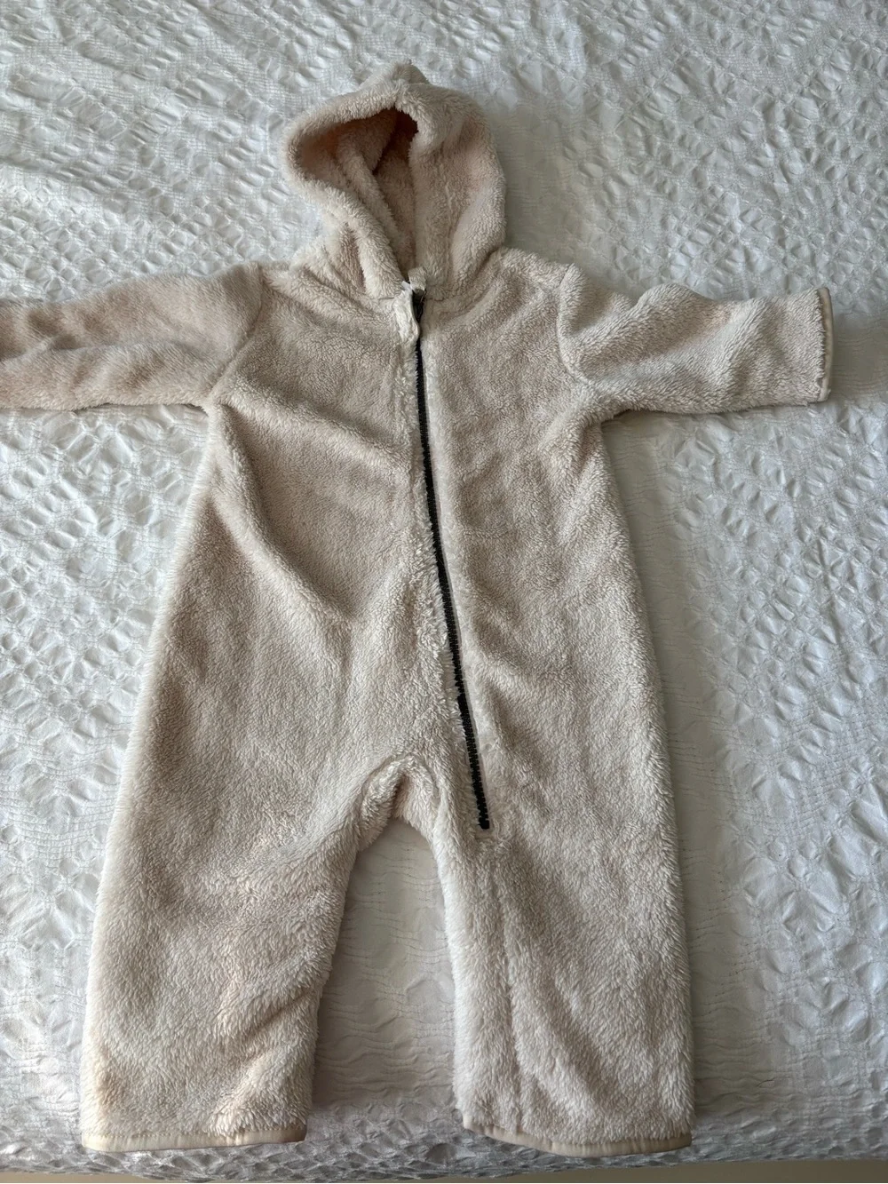 Hanna Andersson Plush Hooded Baby One-Piece Romper in Marshmallow 12-18m